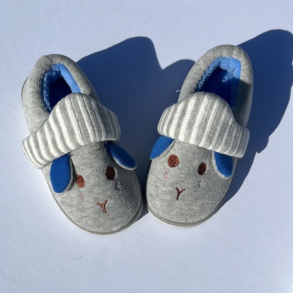 NWOT Boys Toddler Animal Slippers Striped, 18/19